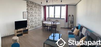 Appartement à louer 356 € 6 pièces 1 chambre 79 m² 10ème étage Jules Guesde Troyes 10000