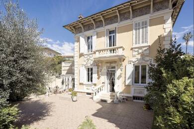 Hôtel particulier à vendre 1 390 000 € 11 pièces 8 chambres 200 m² 320 m² de terrain Vallergues Cannes 06400