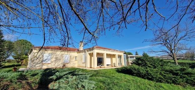 Maison de plain-pied à vendre 397 000 € 4 pièces 3 chambres 140 m² 67 726 m² de terrain Cazaubon 32150