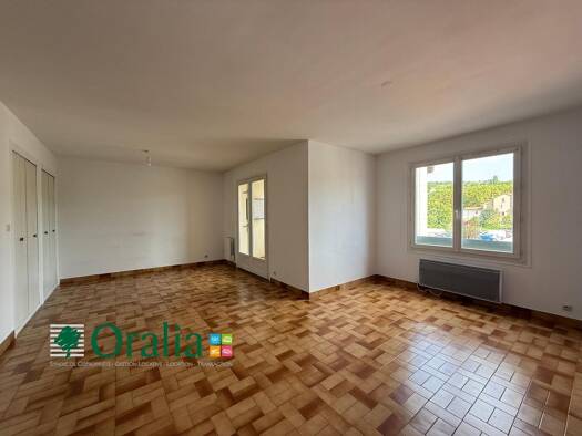 Appartement à louer 925 € 3 pièces 2 chambres 83,6 m² Étage 1/3 Sud L'Arbresle 69210