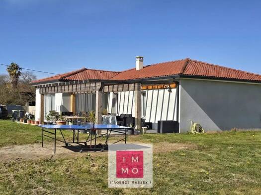 Maison de plain-pied à vendre 262 000 € 5 pièces 3 chambres 110 m² 1 522 m² de terrain Tarbes 65000