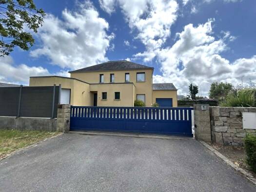 Maison à vendre 412 000 € 9 pièces 5 chambres 209 m² 1 173 m² de terrain Lesneven 29260