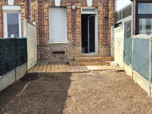 Maison à louer 730 € 5 pièces 3 chambres 75 m² 120 m² de terrain Lillebonne 76170