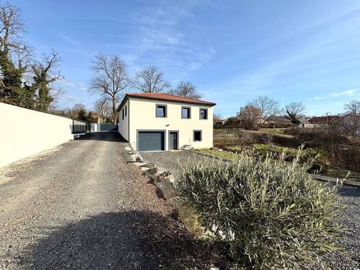 Maison de plain-pied à vendre 451 500 € 5 pièces 4 chambres 146 m² 1 656 m² de terrain Vertaizon 63910