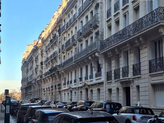 Entrepôt à vendre 26 000 € 7,5 m² d'espace de stockage Porte Dauphine Paris 16ème arrondissement 75116