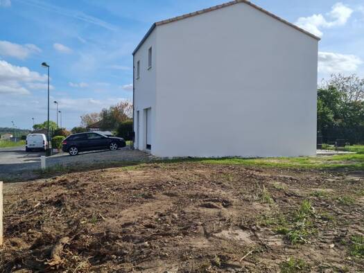 Terrain à vendre 69 990 € 327 m² de terrain Le Landreau 44430