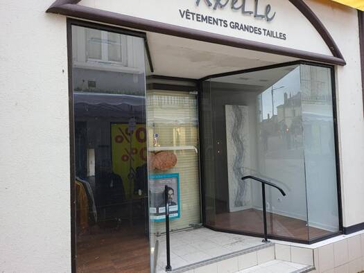 Local commercial à louer 500 € 68 m² de surface de vente Centre Sablé-sur-Sarthe 72300