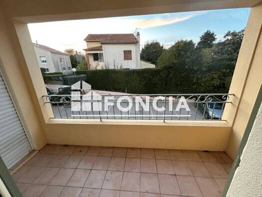 Appartement à louer 810 € 2 pièces 1 chambre 57,31 m² Étage 1/2 Centre Ville Le Beausset 83330