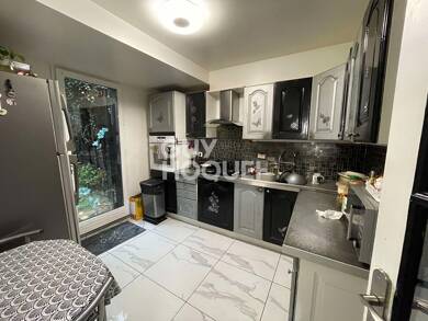 Maison à louer 1 800 € 5 pièces 3 chambres 75 m² 140 m² de terrain Evry Courcouronnes 91080