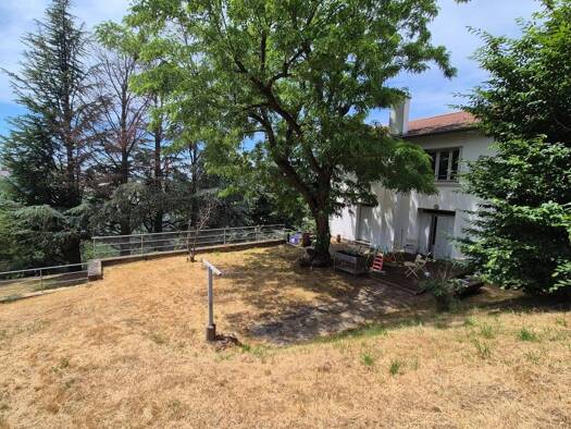 Immeuble à vendre 179 000 € 190 m² Sud Est Le Chambon-Feugerolles 42500