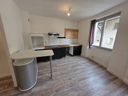 Appartement à louer 615 € 3 pièces 2 chambres 70 m² Étage 1/2 Cerdon 01450