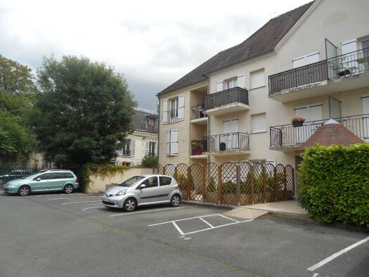 Appartement à louer 1 345 € 3 pièces 2 chambres 71 m² RDC Brunoy 91800
