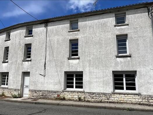 Maison à vendre 98 550 € 10 pièces 8 chambres 215 m² 201 m² de terrain Baignes-Sainte-Radegonde 16360