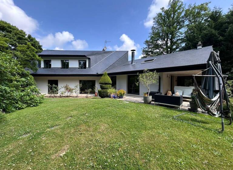 Maison à vendre 1 930 000 € 10 pièces 5<br/>chambres 238 m²<br/>superficie 1 115 m²<br/>terrain Vaucresson 92420