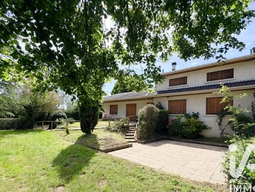 Maison à vendre 395 000 € 6 pièces 5 chambres 131 m² 1 800 m² de terrain Châtillon-sur-Chalaronne 01400