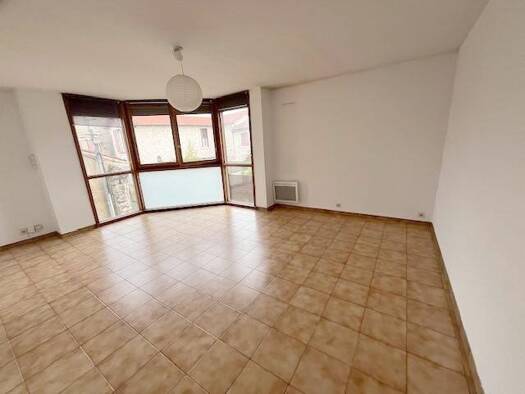 Appartement à louer 730 € 2 pièces 1 chambre 50,1 m² Étage 1/3 Villeneuve-lès-Avignon 30400