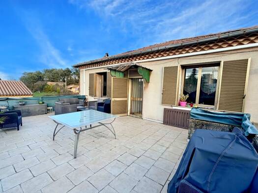 Maison à vendre 471 500 € 6 pièces 4 chambres 144 m² 1 517 m² de terrain Gardanne 13120