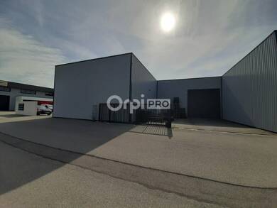 Local d'activités à louer 2 800 € 540 m² d'espace de stockage Valence 26000