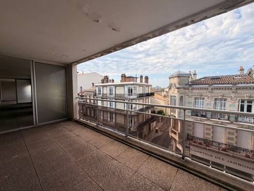 Appartement à louer 2 220 € 5 pièces 4 chambres 169 m² Étage 4/6 Jardin Public Bordeaux 33000