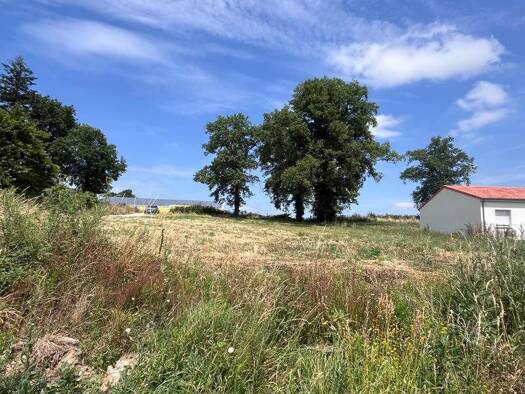 Terrain constructible à vendre 33 000 € 1 332 m² de terrain Ouest Saint-Junien 87200