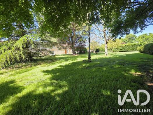 Maison à vendre 279 000 € 5 pièces 4 chambres 211 m² 2 580 m² de terrain Nieul-lès-Saintes 17810
