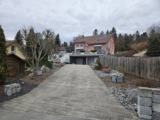 Maison à vendre 565 000 € 9 pièces 3 chambres 166 m² 1 037 m² de terrain Villers le Lac 25130