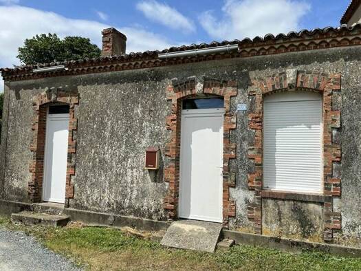 Maison à vendre 44 070 € 4 pièces 1 chambre 170 m² Bourneau 85200
