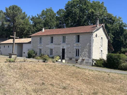 Maison à vendre 275 000 € 8 pièces 5 chambres 260 m² Baignes-Sainte-Radegonde 16360