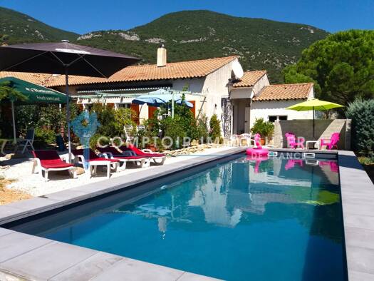 Maison à vendre 547 000 € 7 pièces 4 chambres 188 m² 2 104 m² de terrain Rustrel 84400