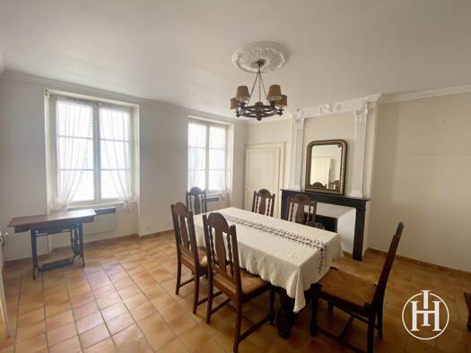 Maison à vendre 88 000 € 6 pièces 4 chambres 153 m² 132 m² de terrain St Amand Montrond 18200