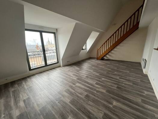 Duplex à louer 725 € 2 pièces 1 chambre 57 m² Étage 3/3 Le Parterre Dourdan 91410