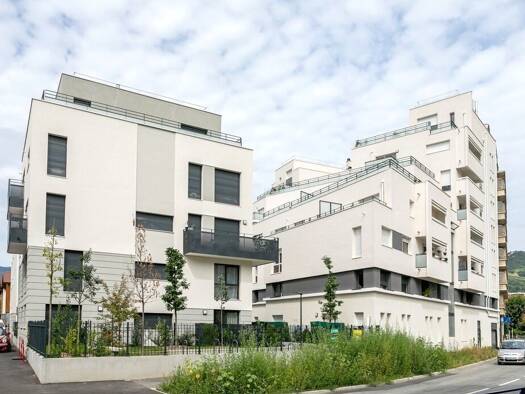 Appartement à louer 813 € 3 pièces 2 chambres 57 m² RDC Championnet-Caserne de Bonne Grenoble 38000