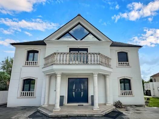 Maison à vendre 774 000 € 7 pièces 4 chambres 250 m² 830 m² de terrain Mairie Rouxel-Sud Est Pontault-Combault 77340