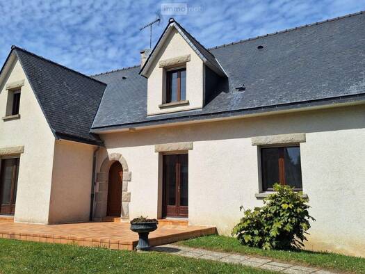 Maison à vendre 236 250 € 7 pièces 5 chambres 141 m² 1 070 m² de terrain Nord RN Ernée 53500