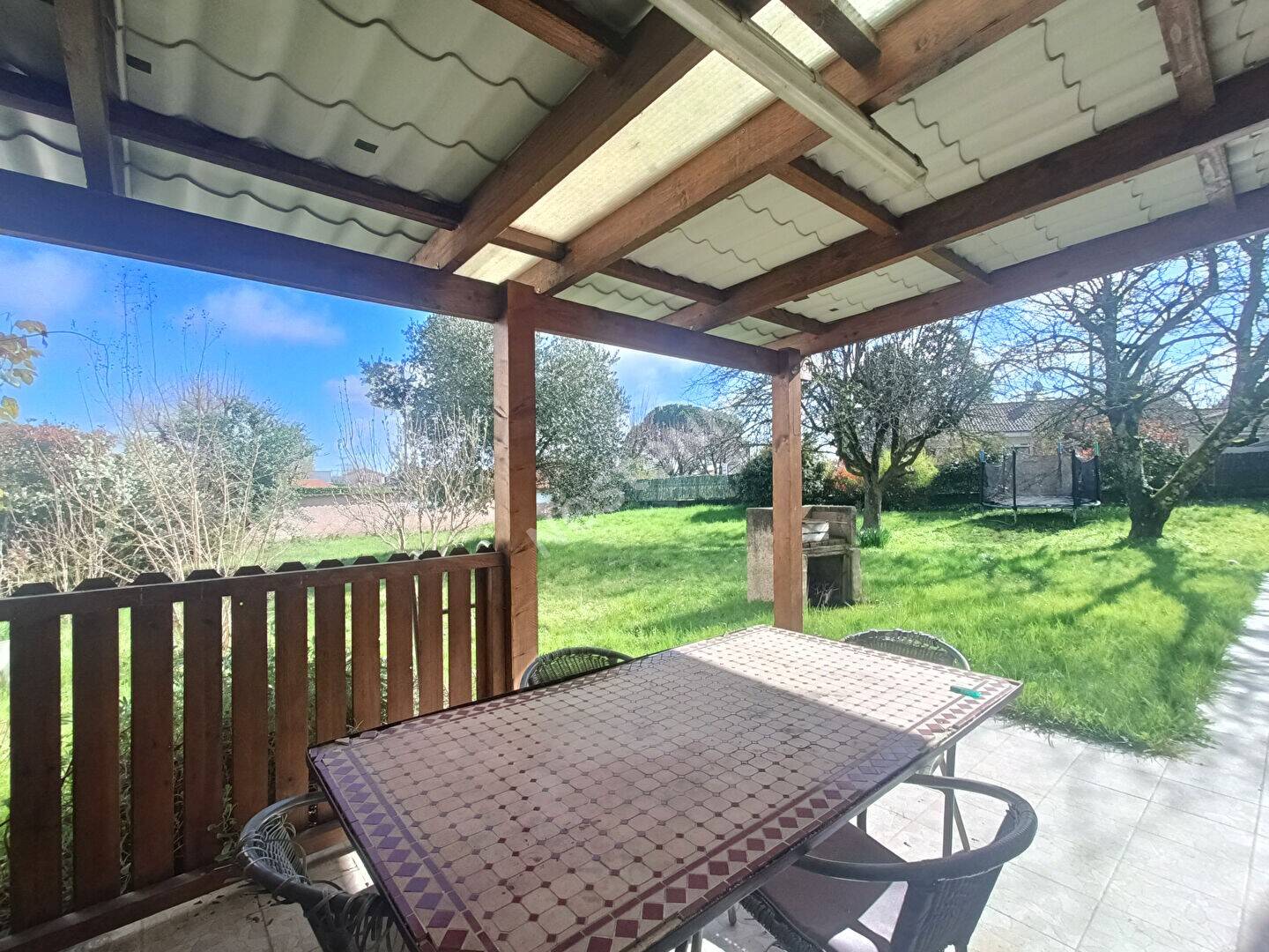 Maison à vendre, 121m², SAINT PIERRE DE CHANDIEU