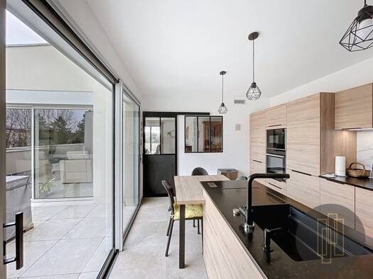 Appartement à vendre 690 000 € 4 pièces 3 chambres 139 m² 3ème étage Anse 69480