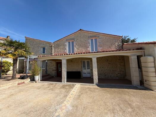 Maison à vendre 219 000 € 7 pièces 5 chambres 163 m² 500 m² de terrain Saint-Michel-le-Cloucq 85200