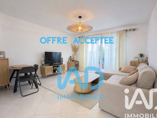 Appartement à vendre 199 000 € 3 pièces 2 chambres 61,5 m² RDC/3 Peyrolles-en-Provence 13860