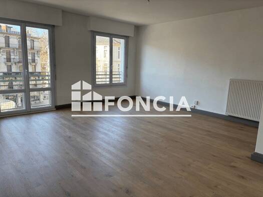 Appartement à louer 895 € 3 pièces 2 chambres 65,8 m² 3ème étage Centre Ville Chambéry 73000