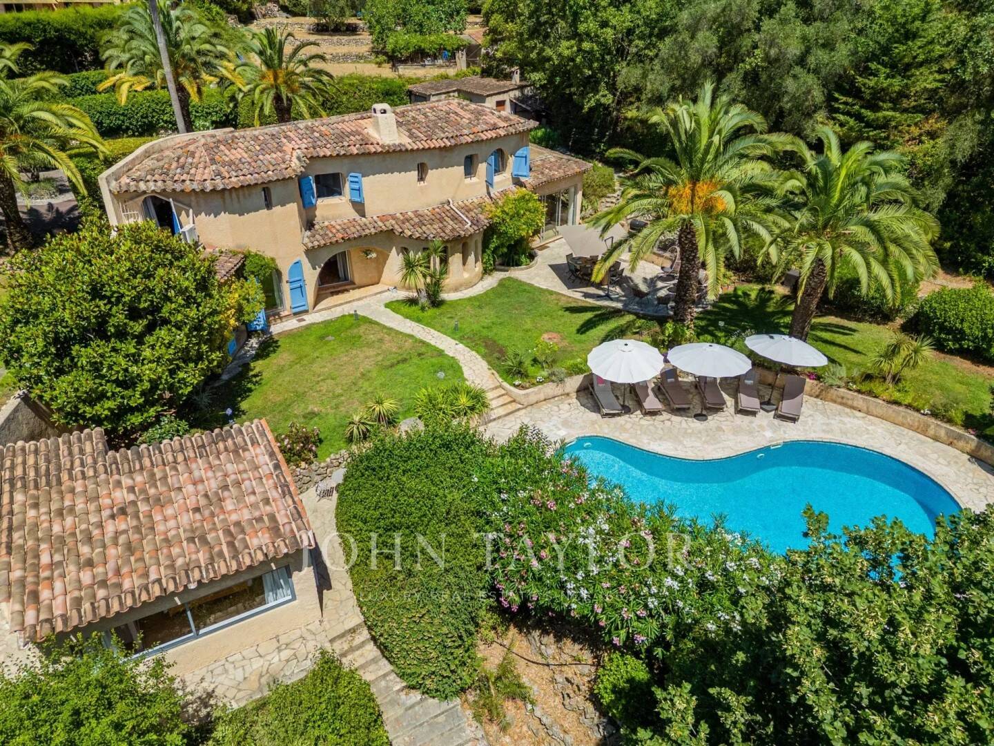 Maison à vendre, 220m², CHATEAUNEUF DE GRASSE
