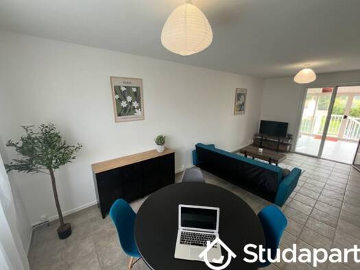 Studio à louer 410 € 1 pièce 5 chambres 10 m² disponible dès maintenant Robretières La Roche-sur-Yon 85000