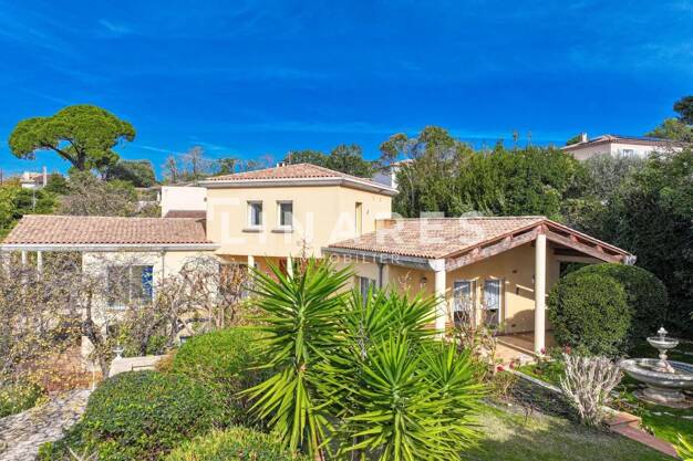 Villa à vendre 995 000 € 6 pièces 3 chambres 300 m² 2 435 m² de terrain Marseille 12ème 13012