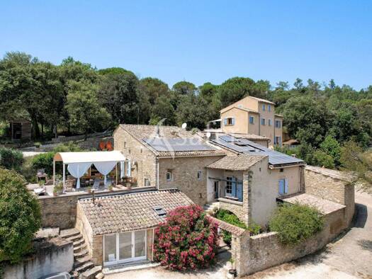 Maison à vendre 656 000 € 1 chambre 300 m² 130 000 m² de terrain Goudargues 30630