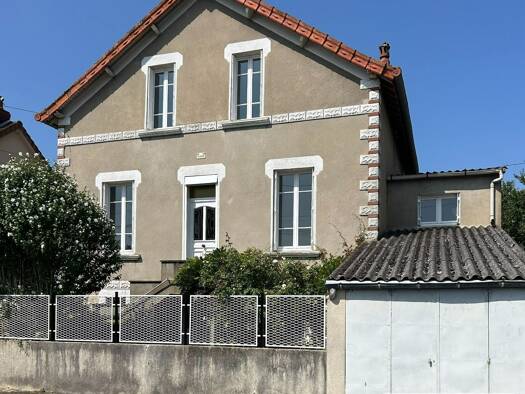 Maison à vendre 119 900 € 6 pièces 4 chambres 106 m² 586 m² de terrain Sud Est-Nord Ouest Montval-sur-Loir 72500