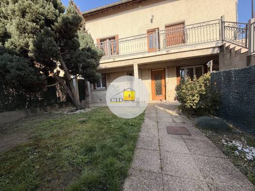 Appartement à louer 950 € 3 pièces 2 chambres 65,9 m² RDC Saint-Laurent-de-Mure 69720