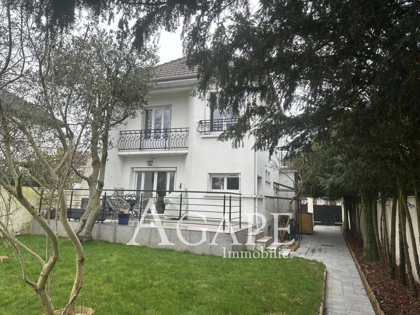 Maison à vendre, 143m², SAINT MAUR DES FOSSES