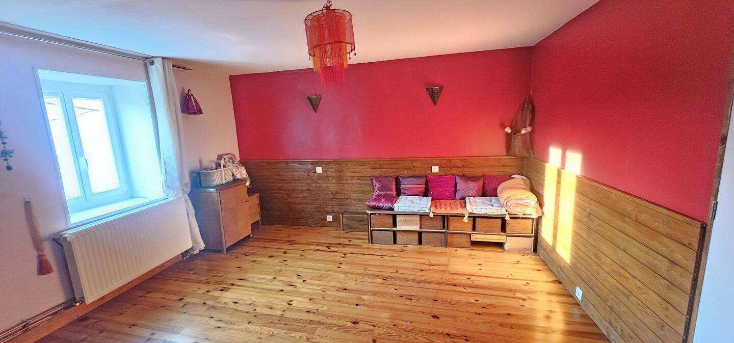 Maison à vendre, 106m², SAINT GENIS LES OLLIERES