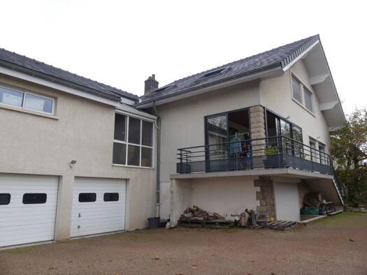 Maison à vendre 303 600 € 10 pièces 4 chambres 202 m² 1 995 m² de terrain Le Breuil 71670