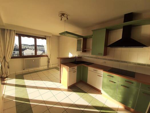Appartement à vendre 121 000 € 4 pièces 3 chambres 90 m² Étage 4/7 Centre Ville-Les Marins Chateauroux 36000