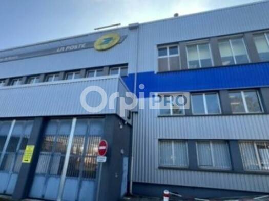 Local d'activités à vendre 1 480 353 € 3 662 m² d'espace de stockage divisible Nevers 58000